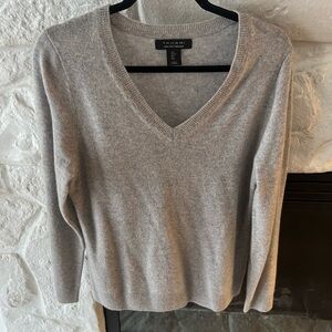 Tahari Cashmere Grey V-Neck Sweater size large